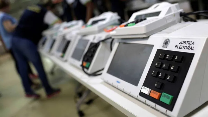 Eleitor deve ir votar neste domingo com um alto índice de indecisos; muita gente só vai definir o candidato na hora