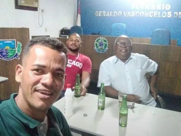 Foto que circula nas redes sociais e que teria sido tirada no último dia 1º de janeiro causou polêmica no município de Jequiá da Praia, no Litoral Sul de Alagoas