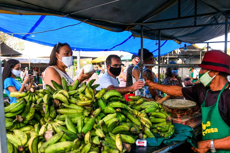 Maceió, 08 de outubro de 2020
Feira Camponesa instalada na praça Santa Terezinha, ao lado da igreja do Conjunto José Tenório em Maceió. Alagoas - Brasil.
Foto: ©Ailton Cruz