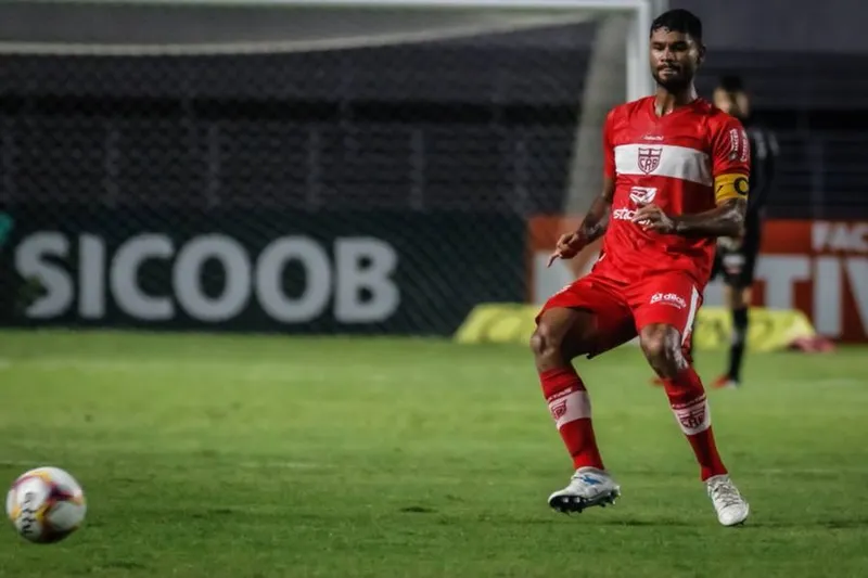 Zagueiro e capitão do CRB, Gum foi poupado e não viajou com a delegação para jogo com a Chape, neste sábado