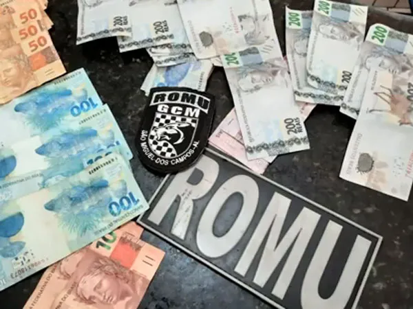 Imagem ilustrativa da imagem HOMEM É PRESO COM R$ 4 MIL EM NOTAS FALSAS
