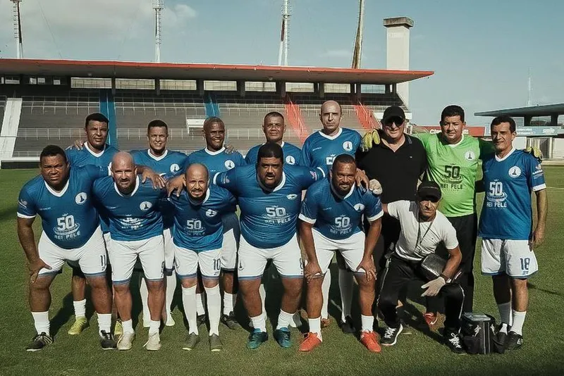 Time do CSA que jogou o amistoso de domingo, com os veteranos azulinos que disputaram a Conmebol, há 21 anos