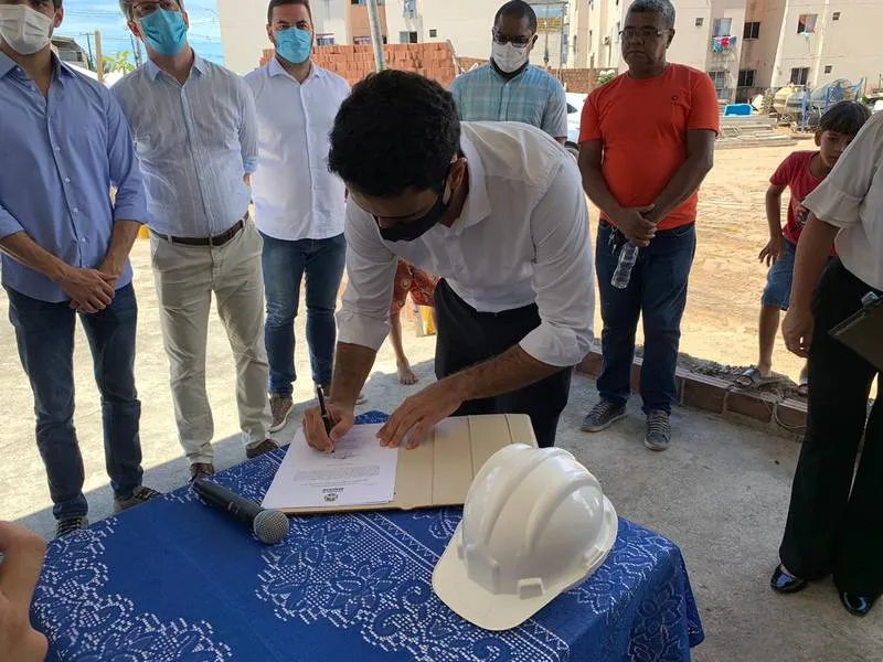 Queixa de JHC foi feita durante assinatura para nova obra