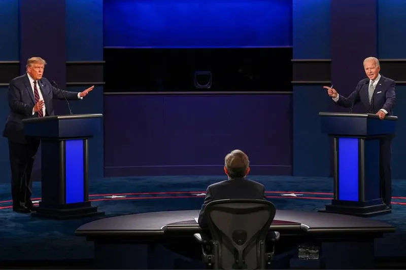 Donald Trump e Joe Biden em registro do primeiro debate presidencial das eleições 2020