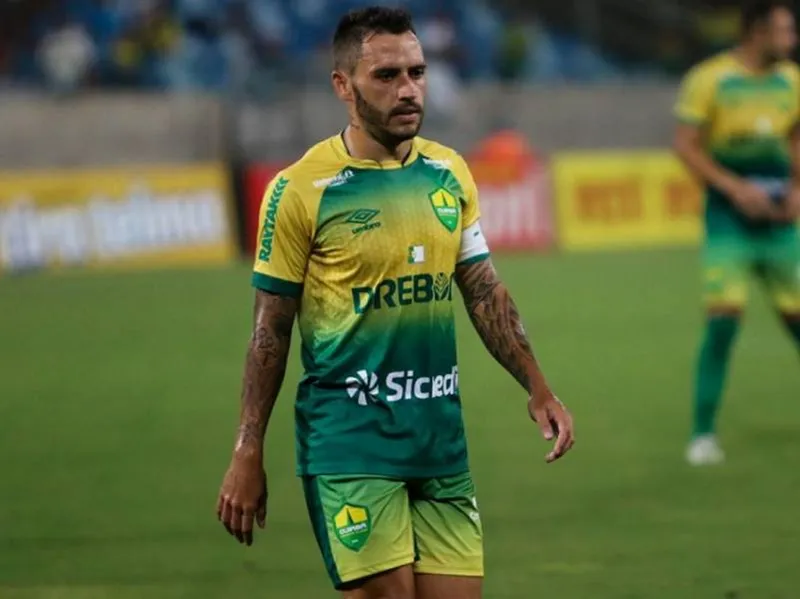 Jogador do Cuiabá, Jean Patrick também relatou momentos tensos no ar, durante voo na quarta-feira (14)