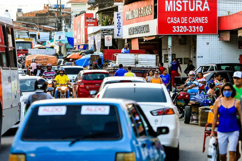 Maceió, 19 de agosto de 2020   
Bairro do Jacintinho, com grande movimentação de pessoas sem máscara. Alagoas - Brasil.
Foto: ©Ailton Cruz