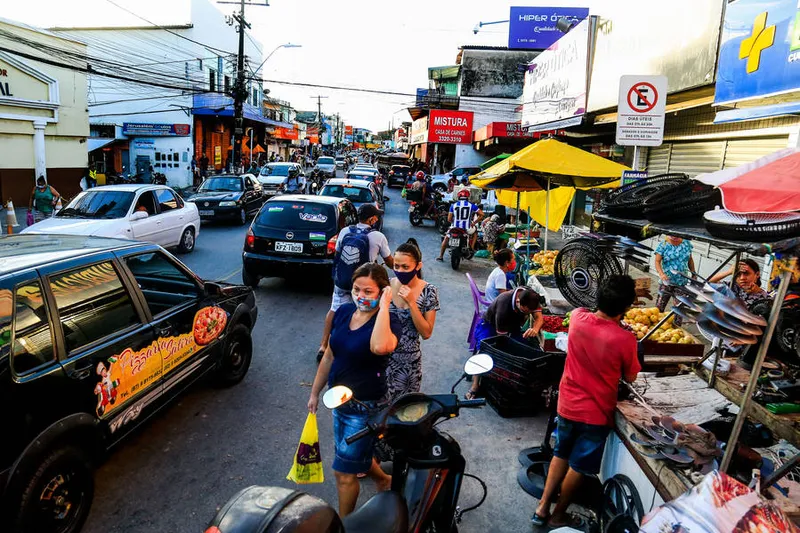 Maceió, 02 de junho de 2020  
Feira livre do Jacintinho, está na liderança em contágio com a movimentação dos moradores que não estão comprindo o isolamento na região do bairro em Maceió. Alagoas - Brasil.
Foto: ©Ailton Cruz