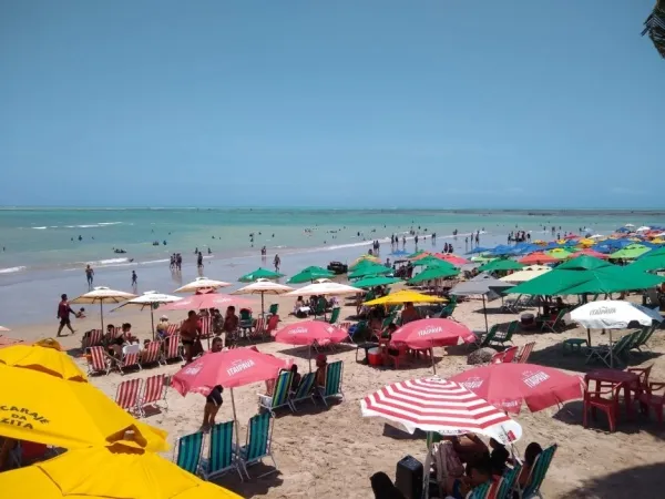 Imagem ilustrativa da imagem MACEIOENSE LOTA PRAIAS URBANAS NO FERIADO