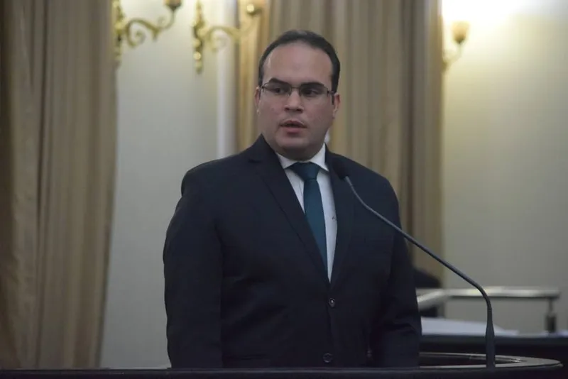 Na sessão da ALE, Davi Maia repercutiu o assunto fazendo duras críticas a Alfredo Gaspar