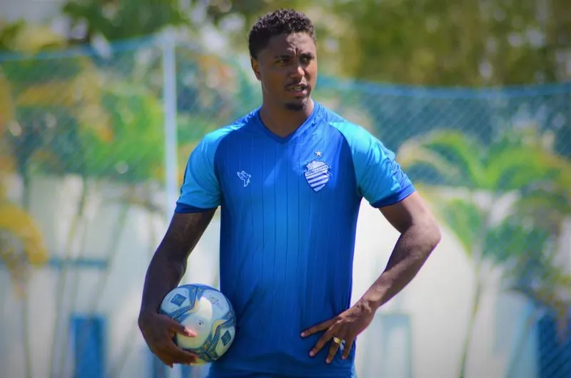 O atacante Michel Douglas deixa o CSA e passa a defender o Botafogo-SP