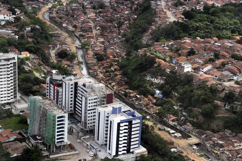 Como o município está dentro da LRF, uma possibilidade é contrair novos empréstimos