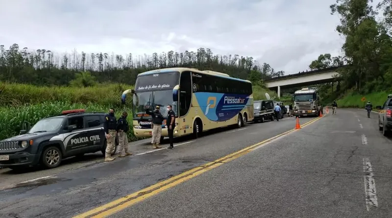 Imagem ilustrativa da imagem POLÍCIA FAZ RECONSTITUIÇÃO DE ACIDENTE COM ÔNIBUS DE AL EM MINAS