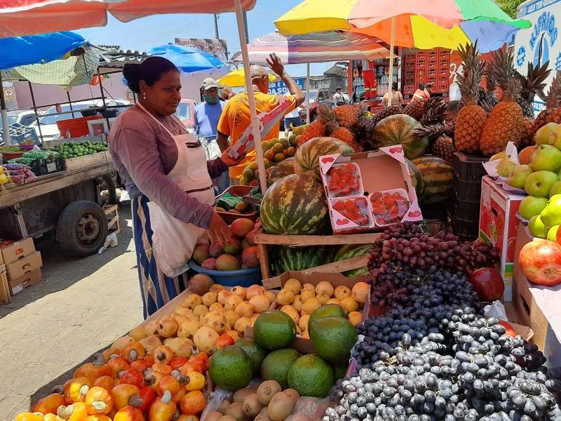 Para fugir dos preços altos dos supermercados, consumidores estão optando pelo Mercado da Produção