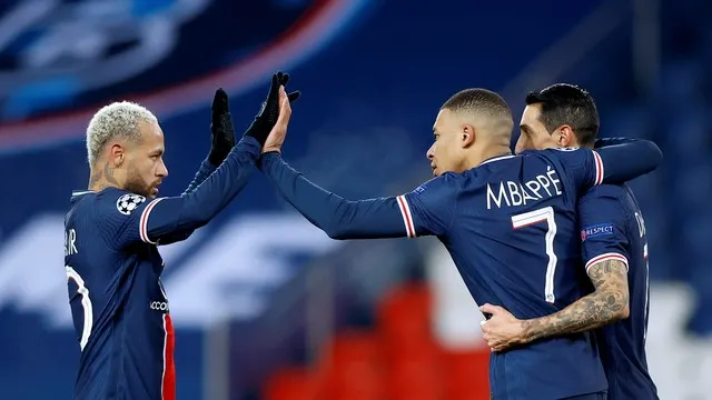 Neymar foi o grande nome da noite, com três gols assinalados na goleada do PSG sobre o Istanbul: 5 a 1