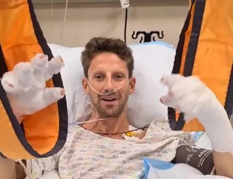 Grosjean teve queimaduras nas duas mãos, mas está bem e deve ter alta nesta terça