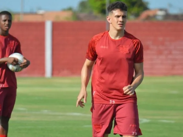 Atacante Régis ganhou a oportunidade no CRB e se destacou na vitória do Galo sobre o Avaí, na terça (29)