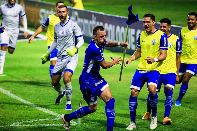 Maceió, 28 de novembro de 2020
Lance do jogo entre CSA e Ponte Preta. Partida válida pela 24ª rodada do Campeonato Brasileiro da Série B de 2020, realizada no Estádio Rei Pelé. Alagoas - Brasil.
Foto: Ailton Cruz