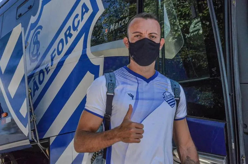 Após não jogar contra Oeste e Cruzeiro, atacante Paulo Sérgio estará de volta ao Azulão