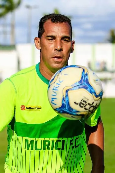 Veterano zagueiro Sinval, de 39 anos, pretende pendurar as chuteiras nesta temporada