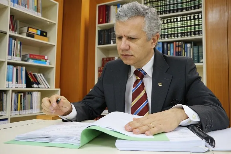 Promotor de Justiça José Carlos Castro diz que MP quer evitar a paralisação de serviços