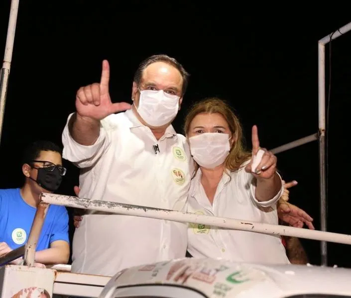 Luciano e a vice seguem em campanha na reta final antes do dia da eleição, em Arapiraca