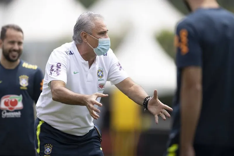 Técnico Tite comandou um trabalho tático com os titulares no CT do São Paulo