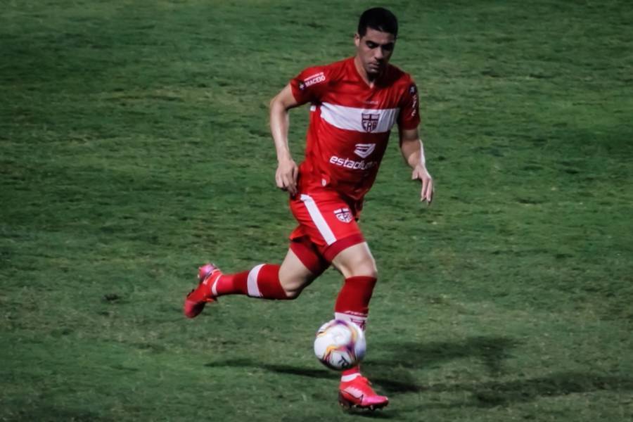 Zagueiro Xandão foi pego no exame antidoping após a partida do CRB contra o Oeste-SP, em novembro