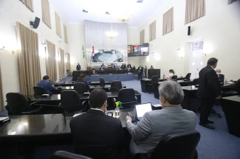 Deputados cobram investimentos em postos de vacinação nos municípios do interior