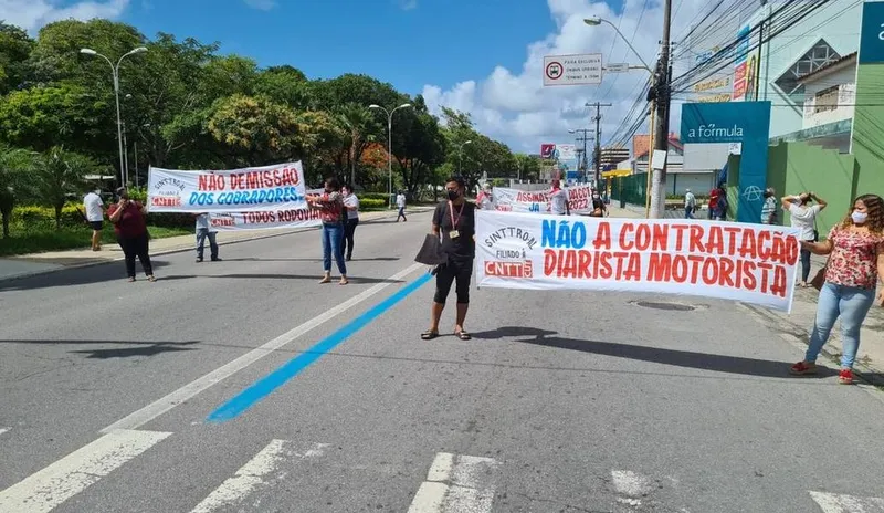 Imagem ilustrativa da imagem APÓS AUDIÊNCIA NO TRT, RODOVIÁRIOS SUSPENDEM GREVE