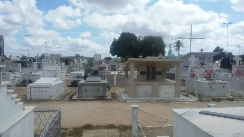 Imagem ilustrativa da imagem ARAPIRACA: SEM VACINA ATÉ AGORA, AGENTES FUNERÁRIOS AMEAÇAM PARAR
