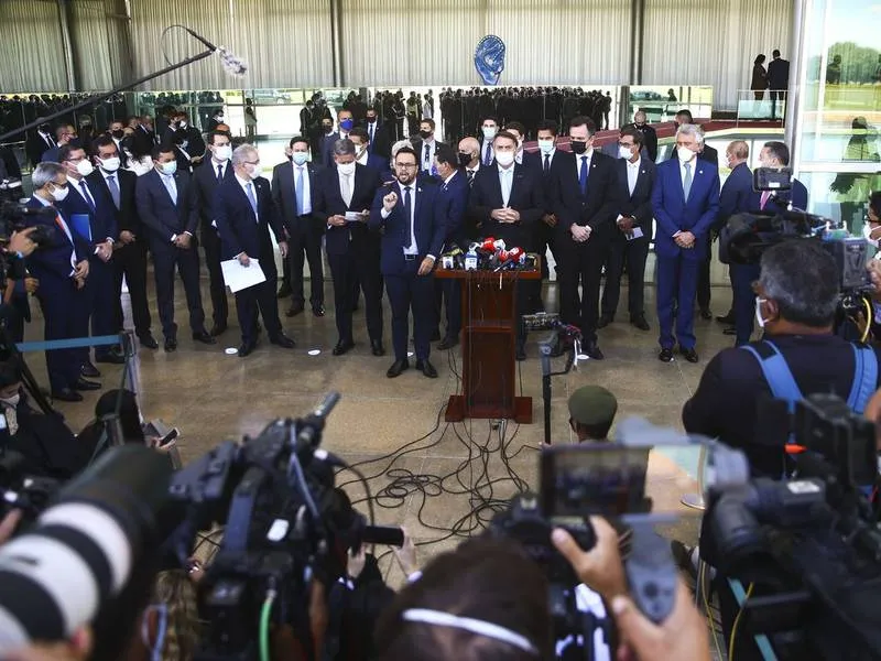 Bolsonaro reuniu lideranças para anunciar criação de comitê de crise para a pandemia