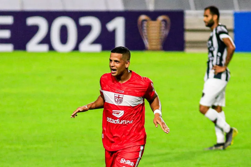 Artilheiro do Galo na temporada, Lucão acentua a expectativa do torcedor pela vitória