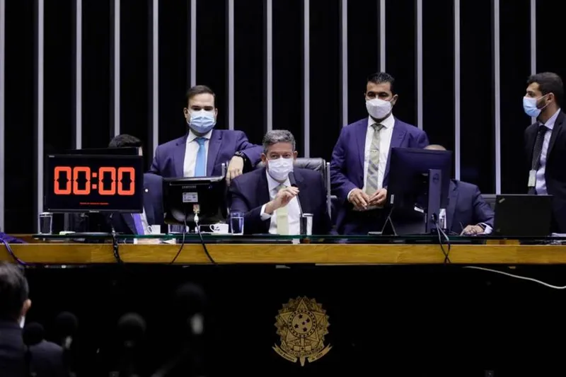 O texto-base foi aprovado por 366 votos a 127 - eram necessários ao menos 308 votos para a proposta passar
