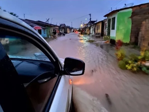 Imagem ilustrativa da imagem CHUVAS: DEFESA CIVIL DE MACEIÓ MANTÉM SITUAÇÃO DE ALERTA