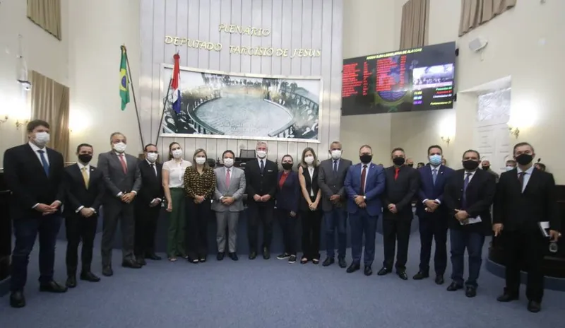 Collor foi recebido pelos deputados e disse que vai atuar pelo desenvolvimento de AL
