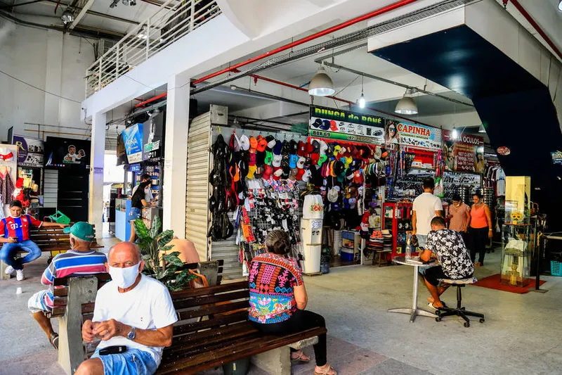 Comerciantes dizem que fim do auxílio emergencial prejudicou as vendas em shopping