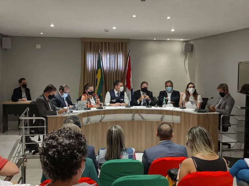 Deputados ouviram o secretário estadual de Saúde, Alexandre Ayres, em reunião na ALE