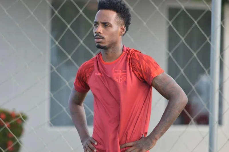 Lateral esquerdo Guilherme Romão já está treinando no CT Ninho do Galo