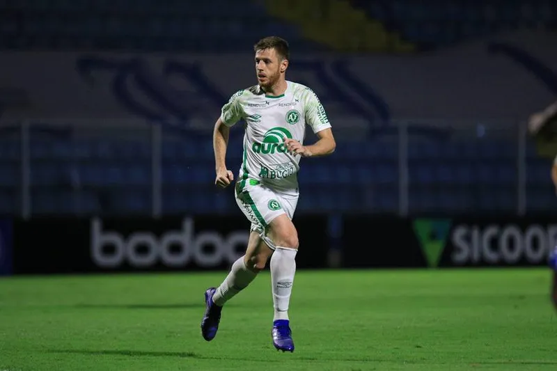 Jogador foi titular pelo Verdão do Oeste na conquista do título inédito da Série B