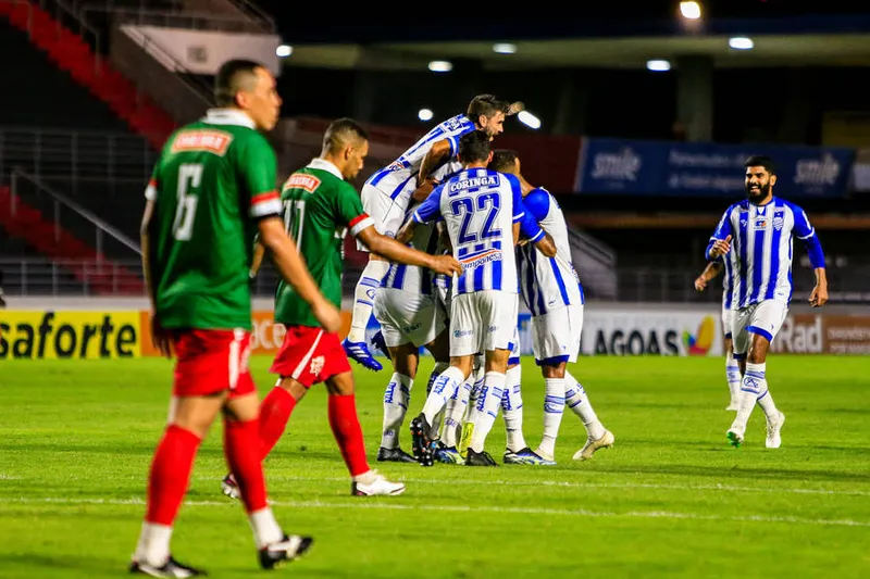 Maceió, 03 de março de 2021
Lance do jogo entre CSA e CEO . Partida válida pela 3ª rodada da Campeonato Alagoano, realizada no Estádio Rei Pelé em Maceió. Alagoas – Brasil.
Foto: Ailton Cruz