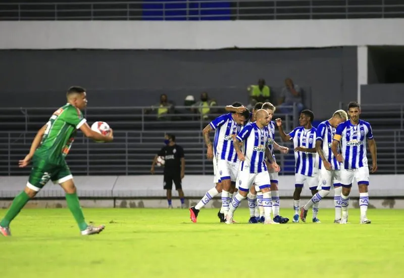 Time azulino dominou os alviverdes e sacramentou a goleada no segundo tempo