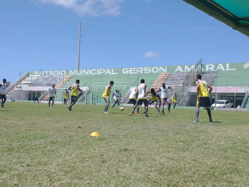 Tricolores e alviverdes continuam a se reforçar para a sequência da temporada