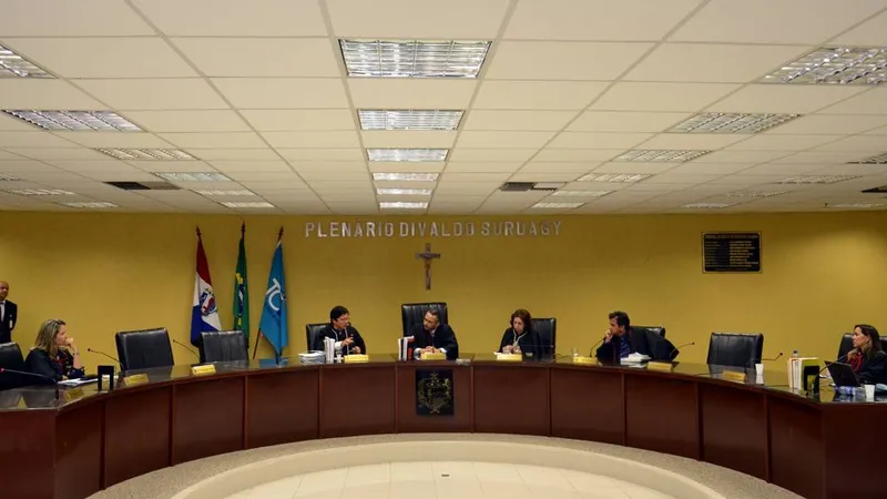 Pleno do Tribunal de Contas é composto por sete conselheiros, conforme a Constituição