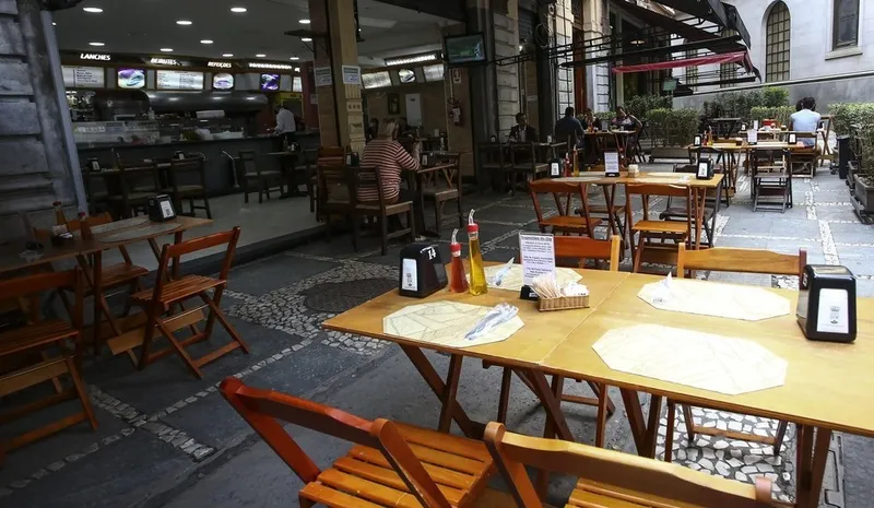 Por meio de vídeo, eles pedem que estabelecimentos funcionem em horário comercial respeitando protocolos

