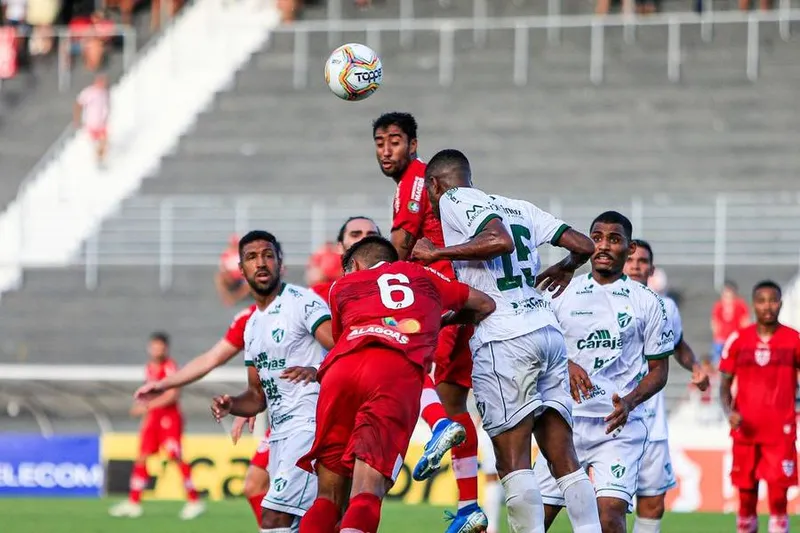 CRB e Murici em jogo no ano passado; neste domingo as duas equipes voltam a se enfrentar