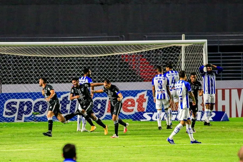 Na estreia contra o Treze,  o Azulão vencia por 1 a 0 e sofreu o gol aos 42’ do 2º tempo