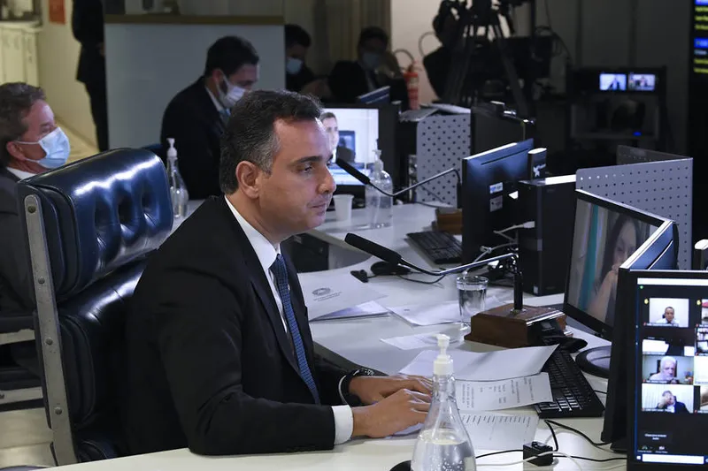 Em reunião com prefeitos, Pacheco disse que a desarticulação impediu que o país respondesse rápido à Covid-19