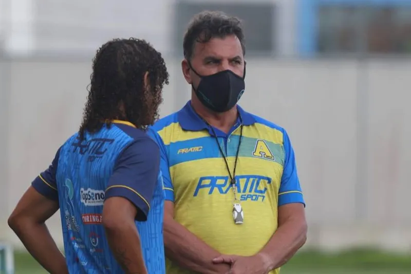 Estevam Soares não perdeu tempo e iniciou os trabalhos com tudo