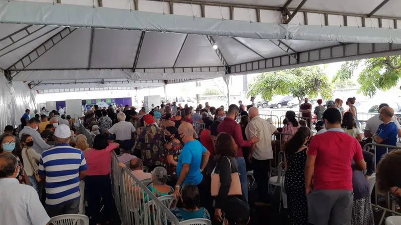 As chuvas não impediram a ida do público-alvo até as tendas, ocasionando, no entanto, aglomeração