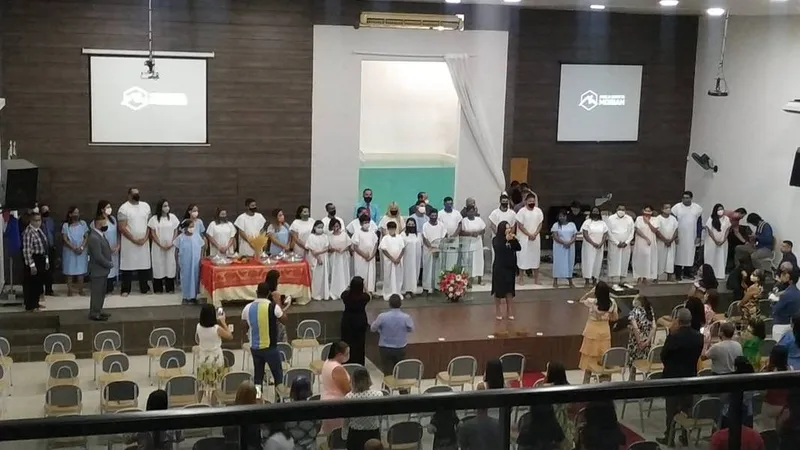 Fiéis de Maceió, Arapiraca e Craíbas são apresentados à igreja antes de descerem às águas batismais confirmando o testemunho de sua nova vida em Cristo Jesus